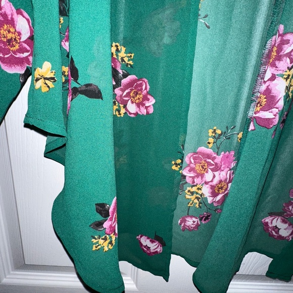 Torrid Size 1/2 Green Floral Duster – Dark Pink Flowers, Flowy & Open, 3/4 Sleev - Picture 6 of 7